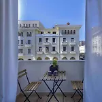 4 Travelers *