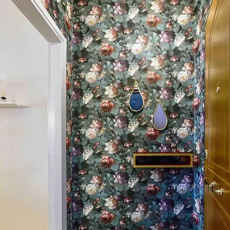 4 Travelers سالونيك